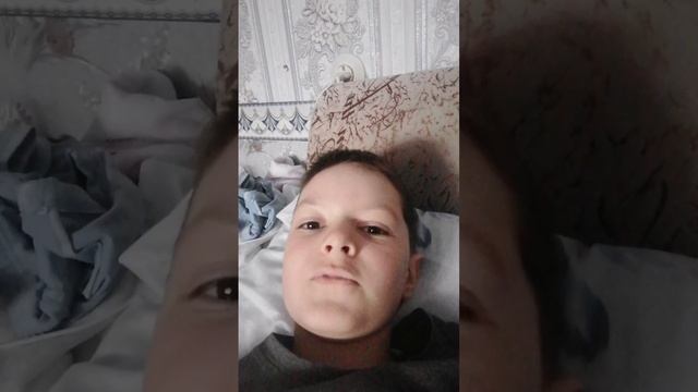 я сломал ногу
и не смогу больше гулять
поддержите меня