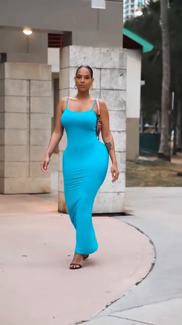 X7Ee2s56Jyo - Gorgeous model in a glamorous long tight blue dress for the day #fashion  #style #outf