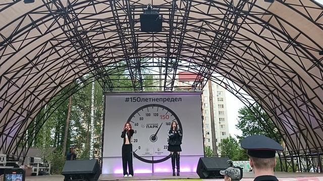 Алеся Казаченко и Алиса Трифонова (Участницы Голос Дети). 
Рашен гëрлз.