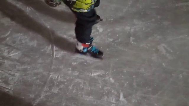 На коньках как тормозить