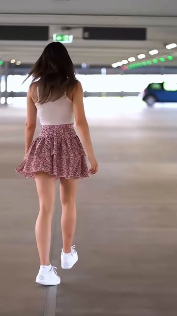 NNs62Di8N_M - Stunning floral short flare skirt street style summer outfit idea #fashion #style #out