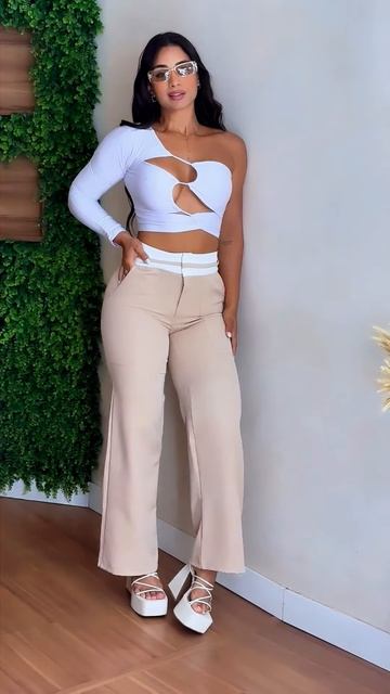 EzEizIZT2_Y - This girl looks stunning in these outfits #shorts
