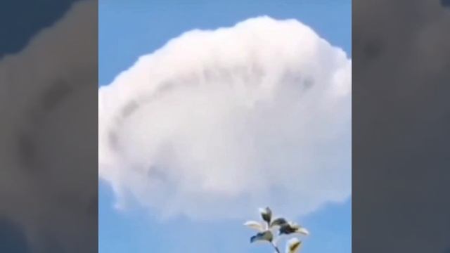 Довольно необычно видеть такое идеальное круглое облако с черным обрамлением и эффектом закручивания