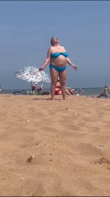 теща на пляже