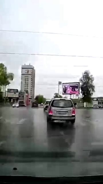 Хендай Крета подрезает слева в Омске
