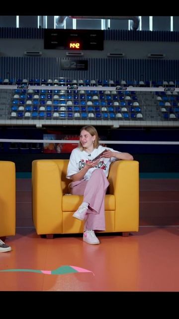 ВМЕСТО ТУРЦИИ В БЕЛАРУСЬ? ЛЕГКО! Полина Беликова кого угодно уговорит #shorts #лицаволейбола #созвон