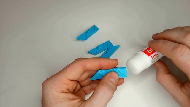 Как вырезать красивые снежинки из бумаги