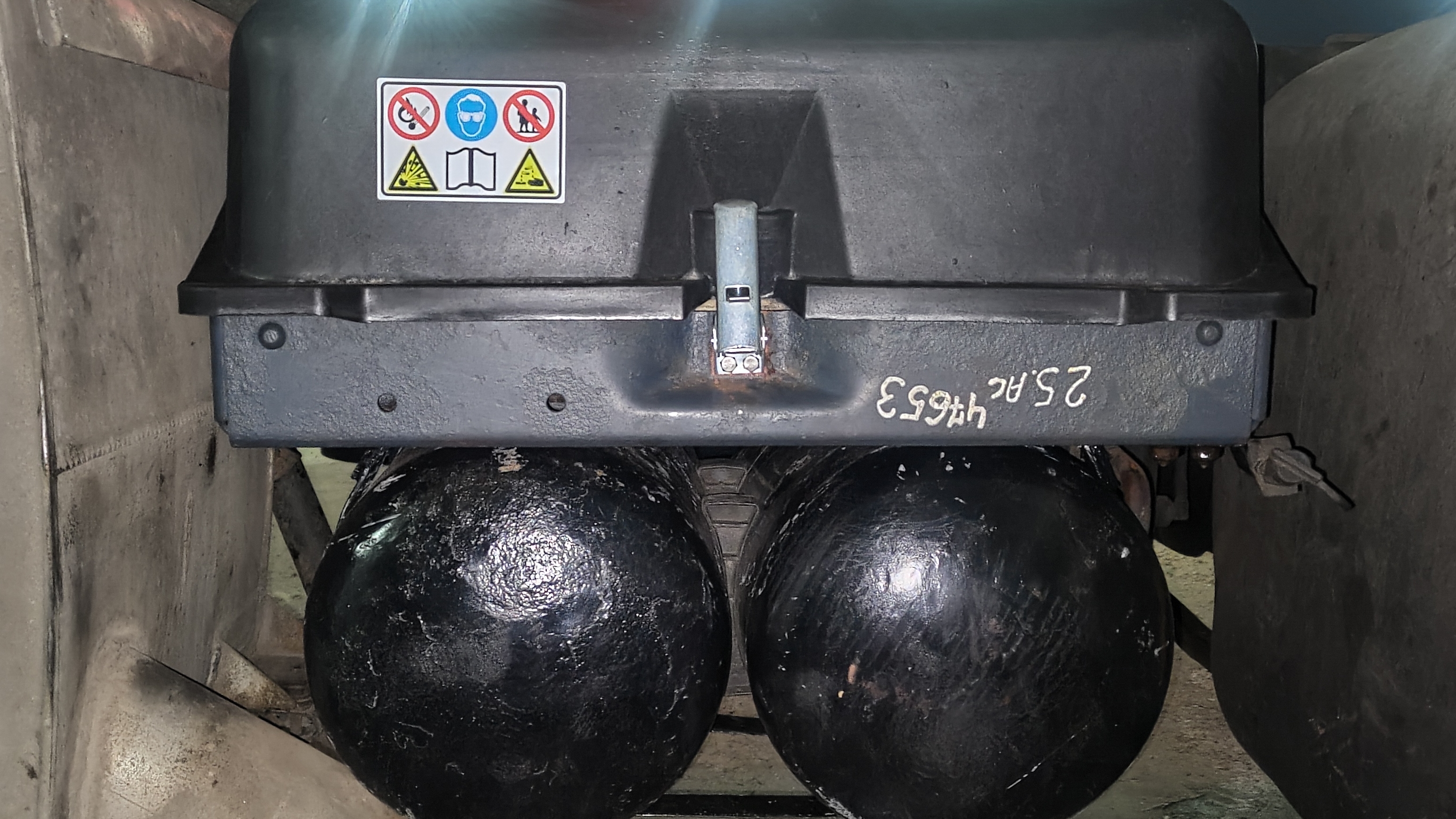 Ремонт ящика АКБ Мерседес Актрос мп1.