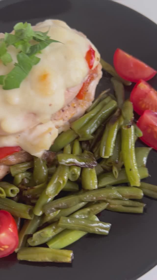 Куриные кармашки с сыром и шампиньонами в духовке