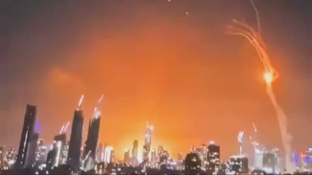 Ракеты Ирана прорвали ПВО Израиля и наносят удары по Тель-Авиву! Прилеты по штаб-квартире Минобороны