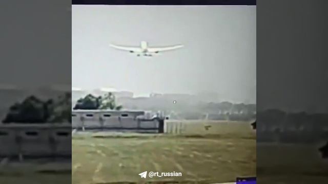 Момент взлета и крушения Boeing 787 Dreamliner в Индии.