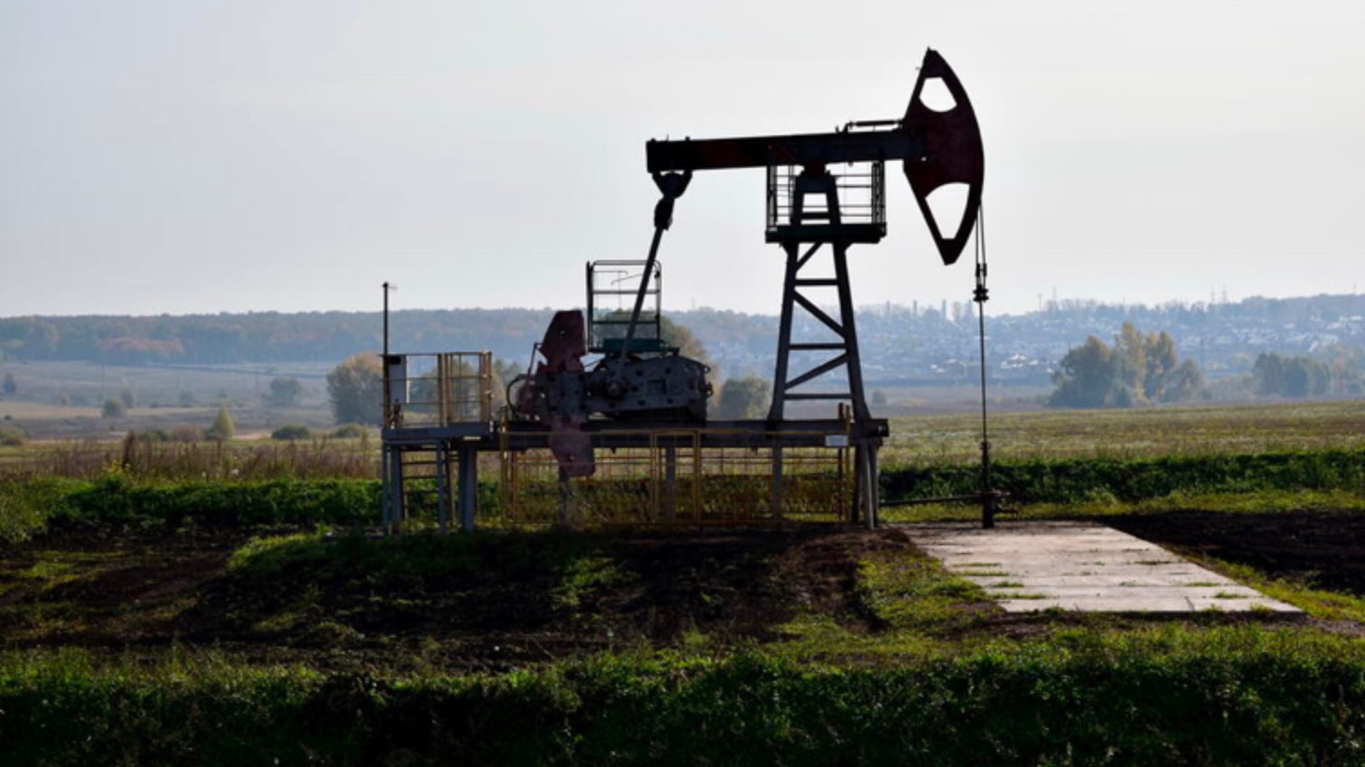 Эксперт допустил, что война доведет цены на нефть до 150 долларов.