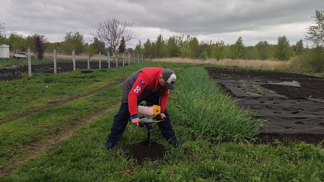 Мотобур Чемпион. Бурение.
