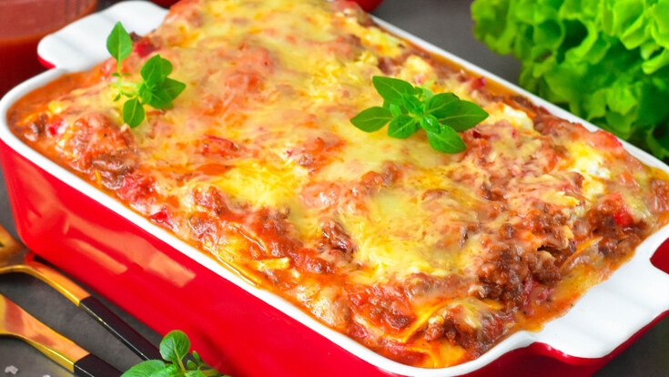 Ленивая ЛАЗАНЬЯ в томатном соусе...🥘🍅😋    Рецепт в описании ✍️