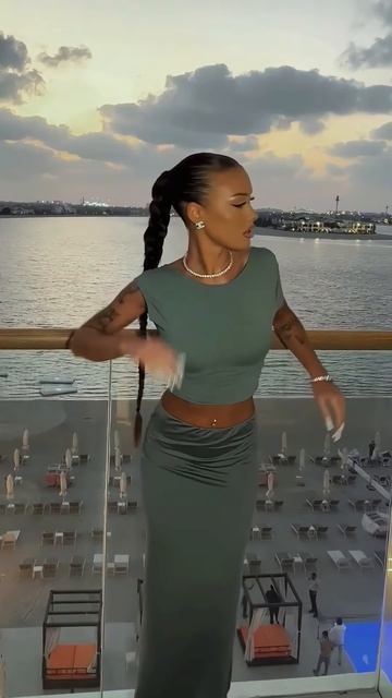 b-SZ-g3aL80 - This girl looks stunning in these outfit #shorts #style #fashion