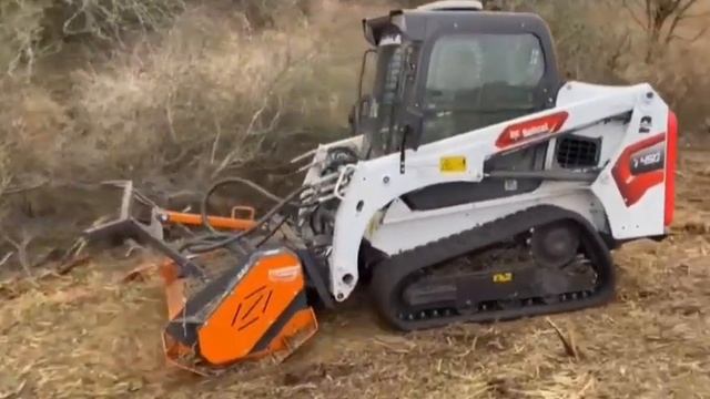 Мульчер SSK150 OSMA на мини-погрузчике Bobcat T450