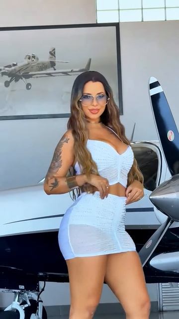 VLdyA6dYrGk - This girl looks stunning in these outfits #shorts