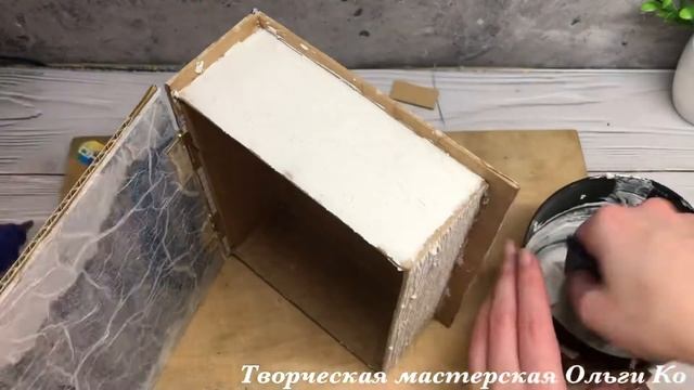 Из картонных папок и воздушного пластилина сделала не