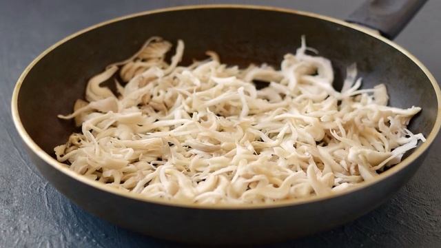 Бейгл с грибами и авокадо
