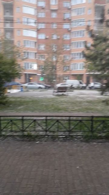Майский снежок