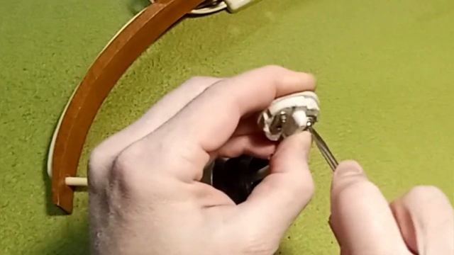 Как поменять патрон для лампочки в люстре? Как поменят