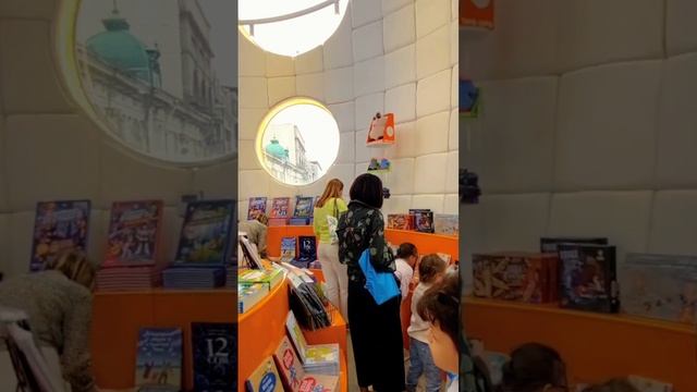 Космическая станция и ракета в центре Москвы на фестивале "Лето в Москве"