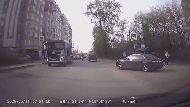 Не уступил дорогу при выезде со второстепенной, ул. Ульяновская.