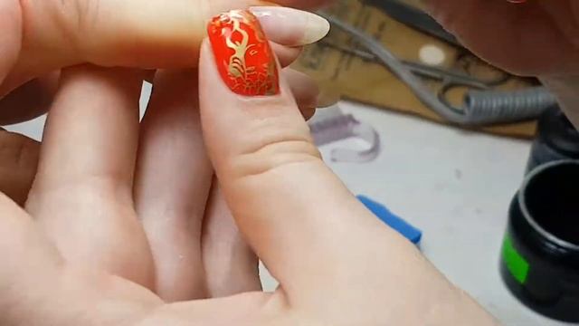 Процесс маникюра омбре