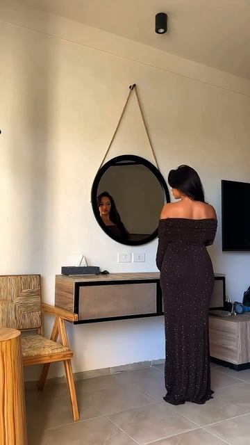 PGPlihIIPYo - Gorgeous model in a glamorous long tight dress for the night #fashion  #style #outfit