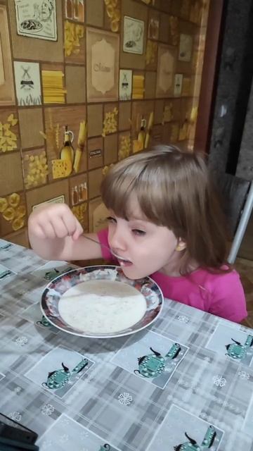 По утрам мама кашу варит