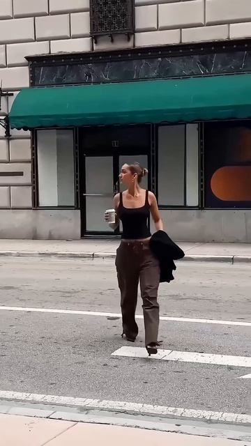 cv3FU2_pgEg - Beautiful Street Fashion Outfits Style #streetstyle #outfit #shorts