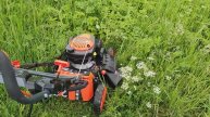 Тестируем боковой выброс травы у бензиновой газонокосилки Patriot PT 47LS