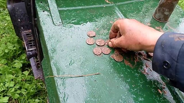 Искал металл нашёл старые монеты