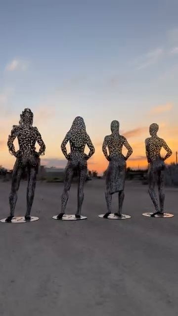 Скульптуры женщин