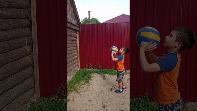 челлендж: выживание от мячей на батуте