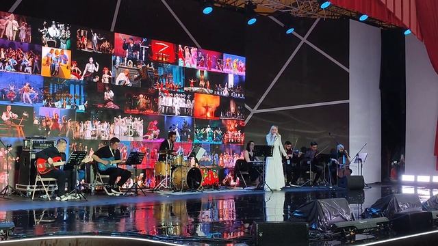 Мюзиклы в амфитеатре "Яма", ведущий - Алексей Франдетти (фестиваль "Театральный бульвар")