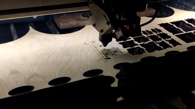 Лазерная резка фанеры