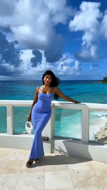 HXwLyQnSgpk - This girl looks Beautiful in this dress #shorts