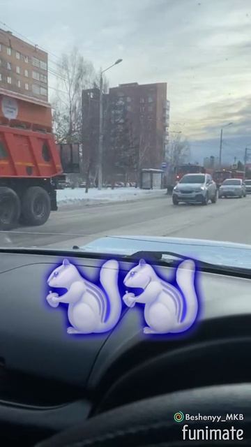 Спешат убрать снег)