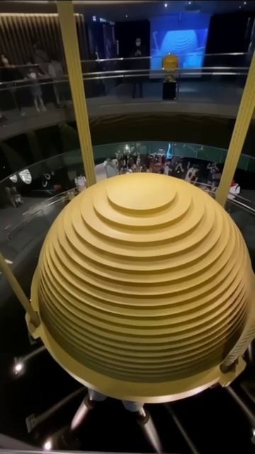 🏢 Гашение землетрясения огромным шаром