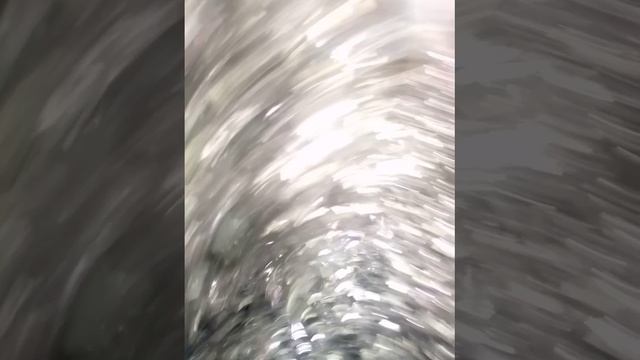 мой день рождения и мы играем с теми ленточками