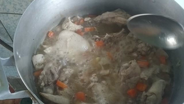 Тушу курочку ! Фишка лимон 🍋! И  салатик 🥗!