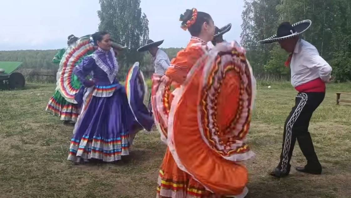 ДЕНЬ РОССИИ !!! ТАНЦУЕТ МЕКСИКА !!! УРА !!!