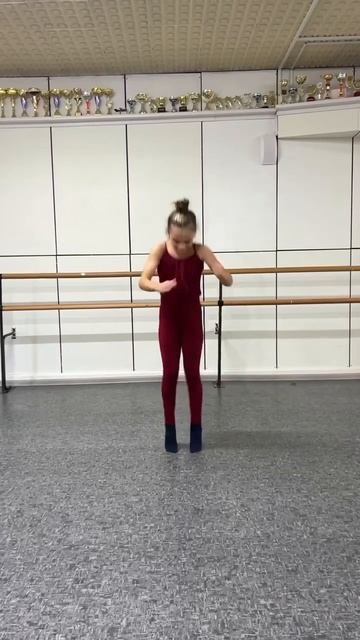 Прыжок с места в разножку