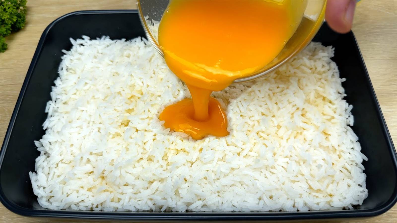 Приготовьте рис с яйцами еще вкуснее.