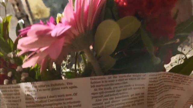 Божьим чудом - наши цветы в Кувуклию на Гроб Господень перед самым закрытием Храма в связи с войной