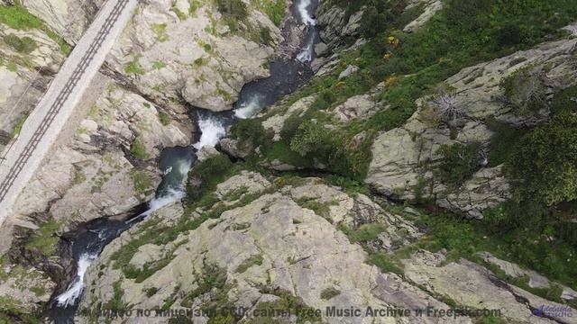 Пейзажи оживают, когда включается эта мелодия - Dusty Attic -- HoliznaCC0 -- Forager