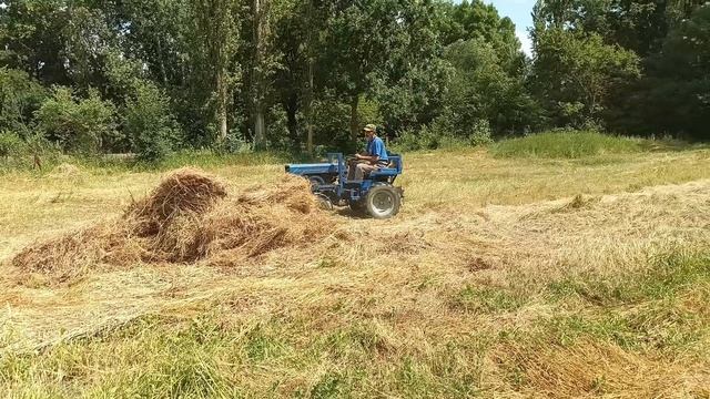 Собираем сено минитрактором!