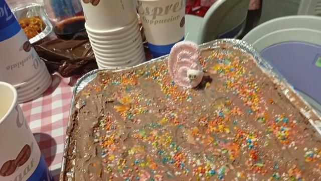 Как отметить день рождения ребёнка весело? Идём в боулинг!