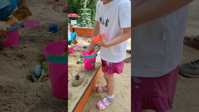 Лето🌞 С доченьками на прогулке 🌳🦋🌿